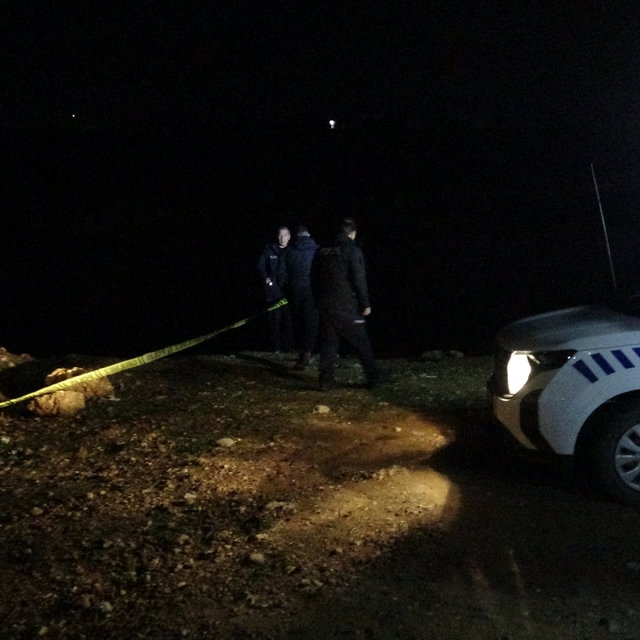 Gece yarısı cesedi bulunan şahsın boğulma anı kamerada
Malatya'da gölette e...