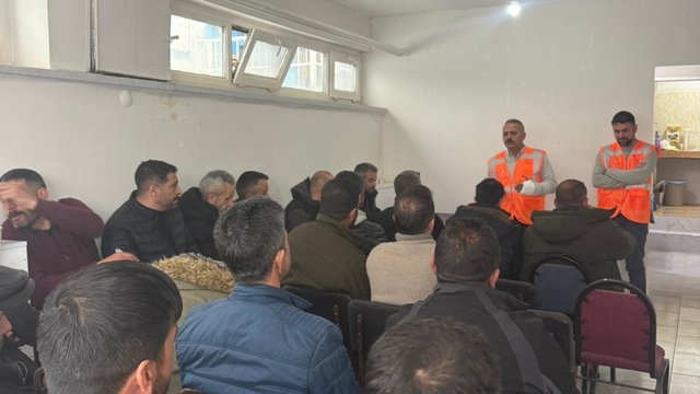 Karayazı esnaf derneğinden örnek dayanışma