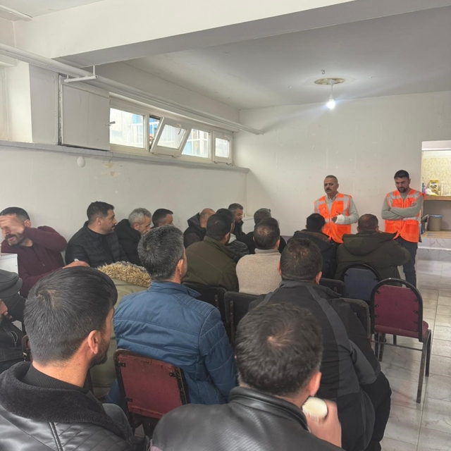 Karayazı esnaf derneğinden örnek dayanışma