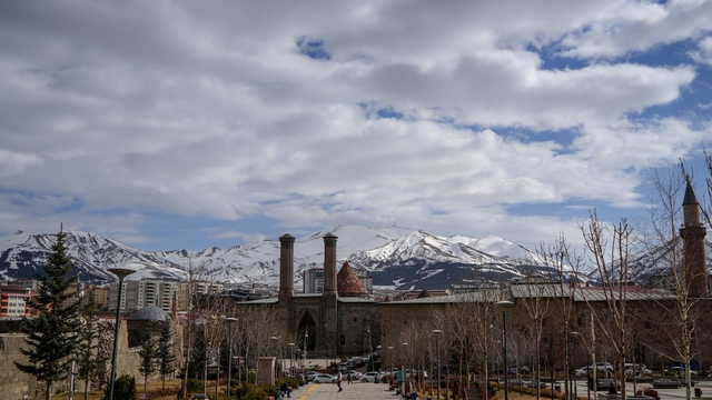 Yüksek kesimlerde kar var