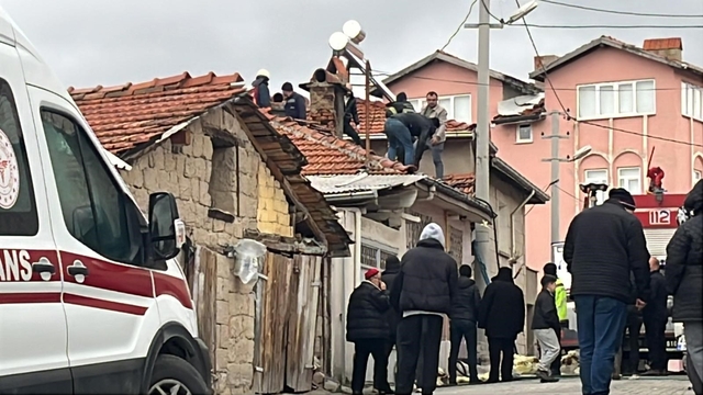 Tavşanlı'da tek katlı evde yangın