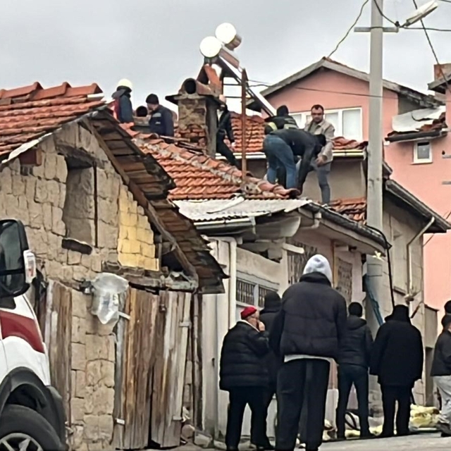 Tavşanlı'da tek katlı evde yangın