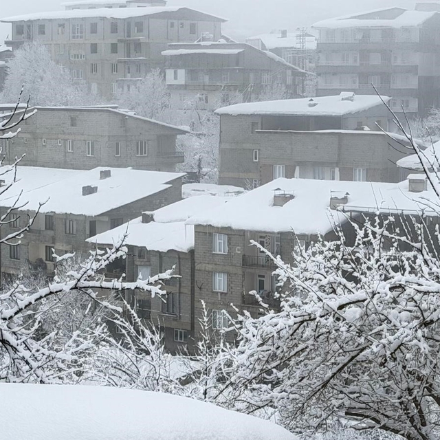 Hakkari'de karla karışık yağmur yağışı