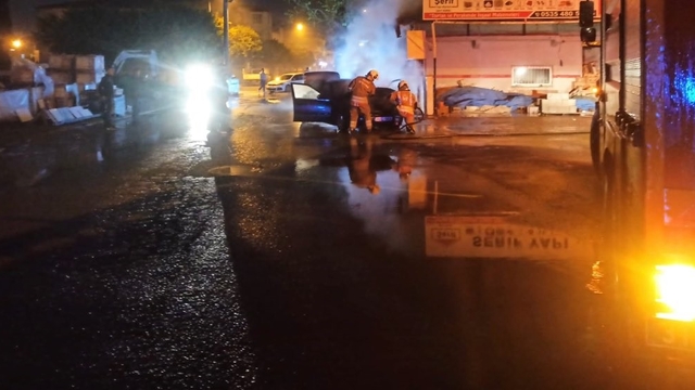 İskenderun'da otomobil yangını