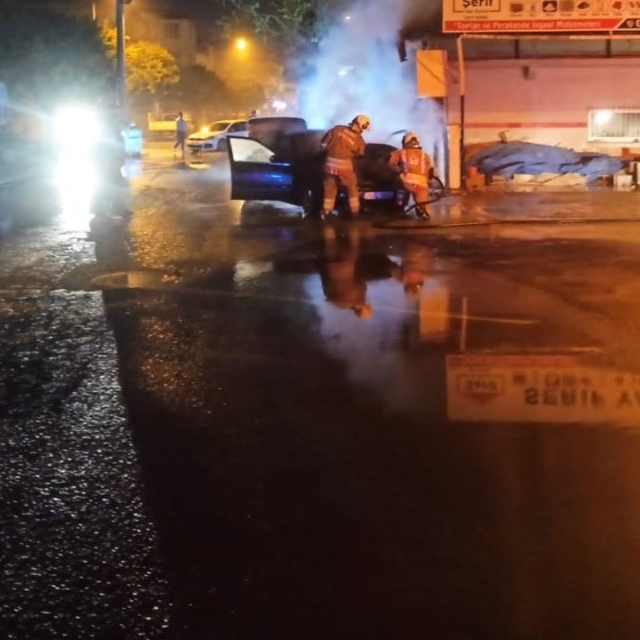 İskenderun'da otomobil yangını