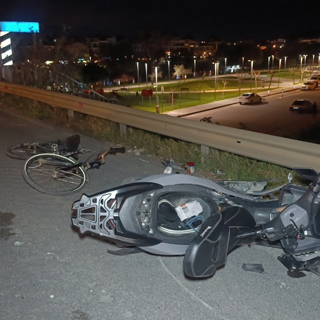 Motosiklet ile bisiklet çarpıştı: 2 ağır yaralı