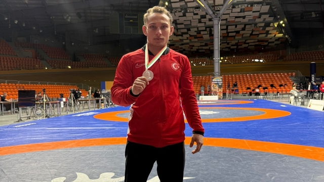 ADÜ'lü güreşçi uluslararası turnuvada gümüş madalya kazandı