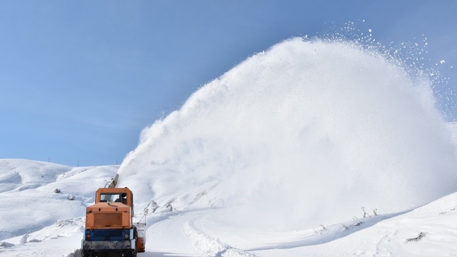 Hakkari'de 74 yerleşim yerinin yolu ulaşıma kapandı