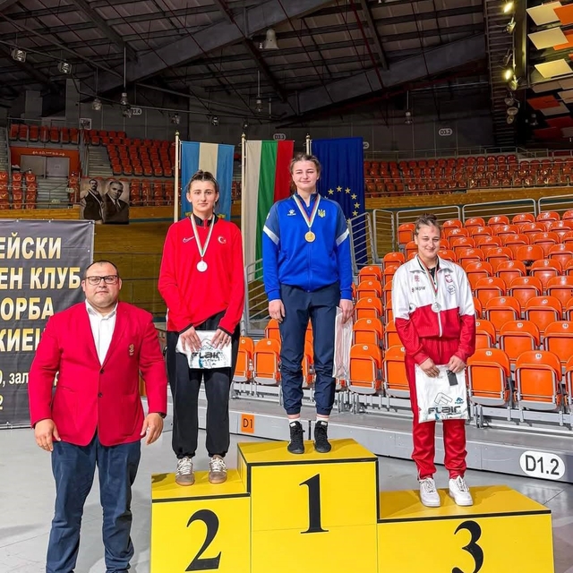 Erzincanlı güreşçiler Bulgaristan'da madalya kazandı