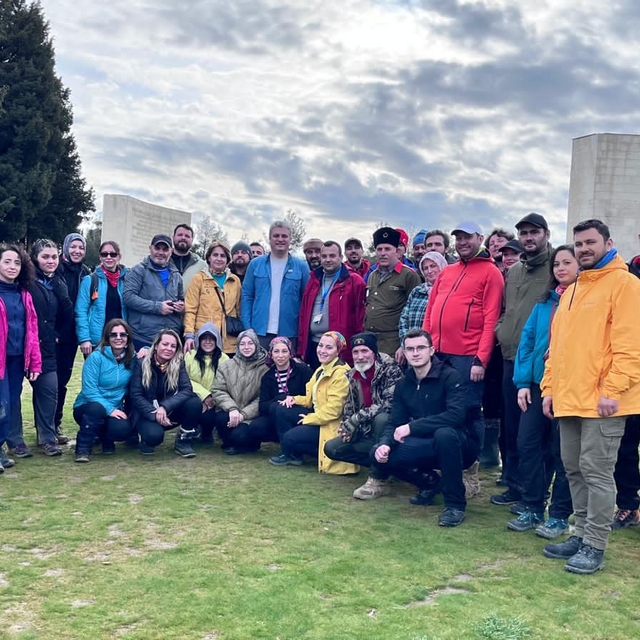 Biga'da STK'lardan şehitlerin anısına 9 kilometrelik yürüyüş