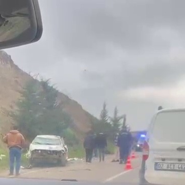 Kayganlaşan yolda otomobil takla attı: 1 yaralı