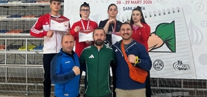 Bayburtlu öğrenciler bilek güreşinde Türkiye dereceleri elde etti