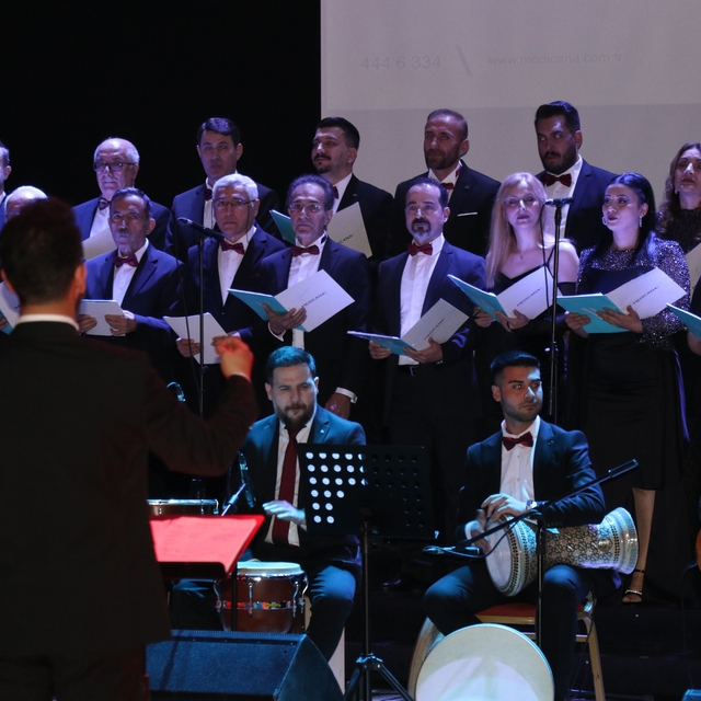 Sağlık çalışanları koro oluşturdu, Türk halk müzikleri seslendirildi