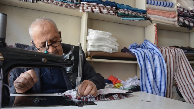 Unutulan çizgili pijamalar yeniden revaçta
Manisa'da 12 metrekarelik dükkanda 60 yıllık nostalji
Manisa'da 60 yıllık terzi çizgili pijamaları yaşatıyor
