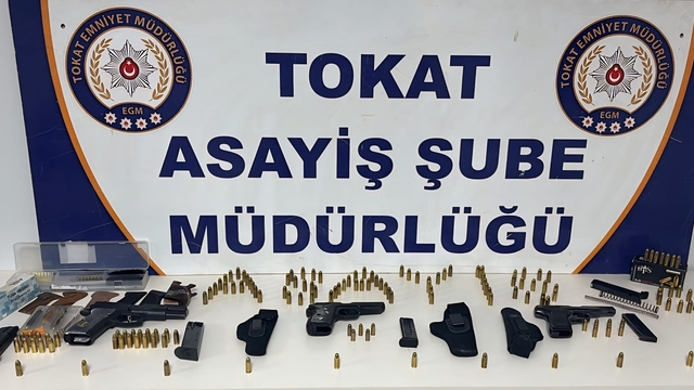 Tokat'ta polis delil aradı, cephanelik buldu