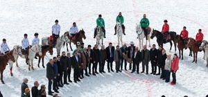 Kökbörü ve Kızak Şampiyonası 5 bin kişiyi Erciyes'te buluşturdu