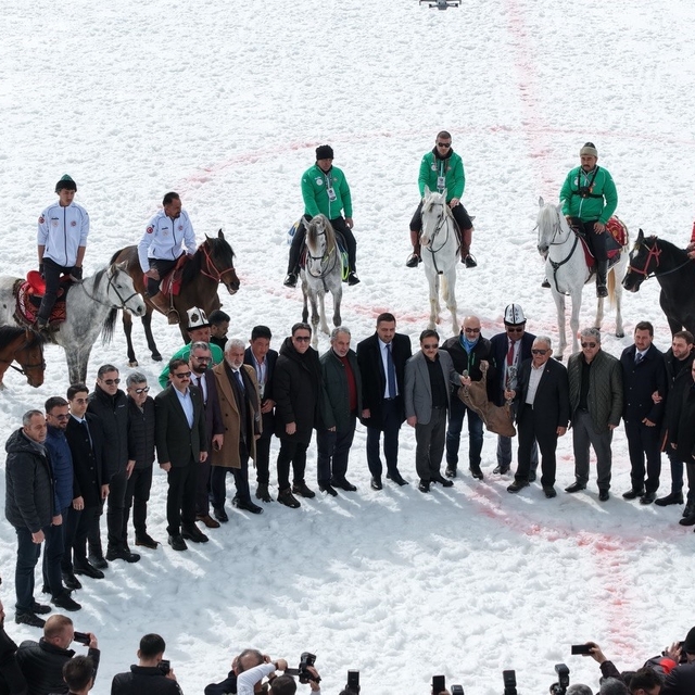 Kökbörü ve Kızak Şampiyonası 5 bin kişiyi Erciyes'te buluşturdu