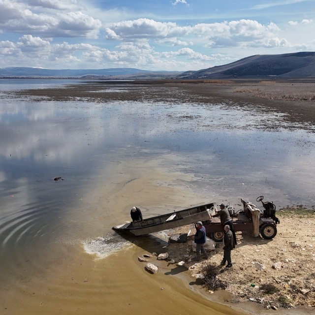 Çavuşçu Gölü çatlamış topraktan göl görünümüne kavuşmaya başladı
