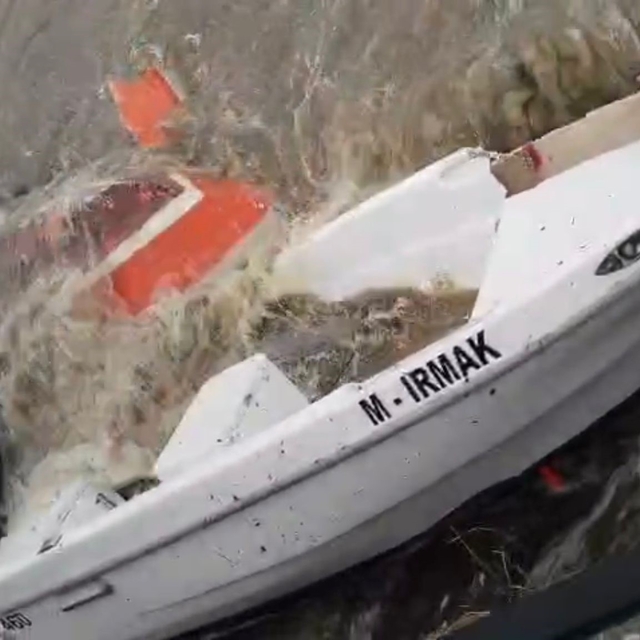 Gemlik ve Kumla'yı lodos vurdu, çok sayıda tekne battı