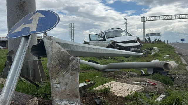Diyarbakır'da okul servisi kaza yaptı: 13'ü öğrenci 15 yaralı