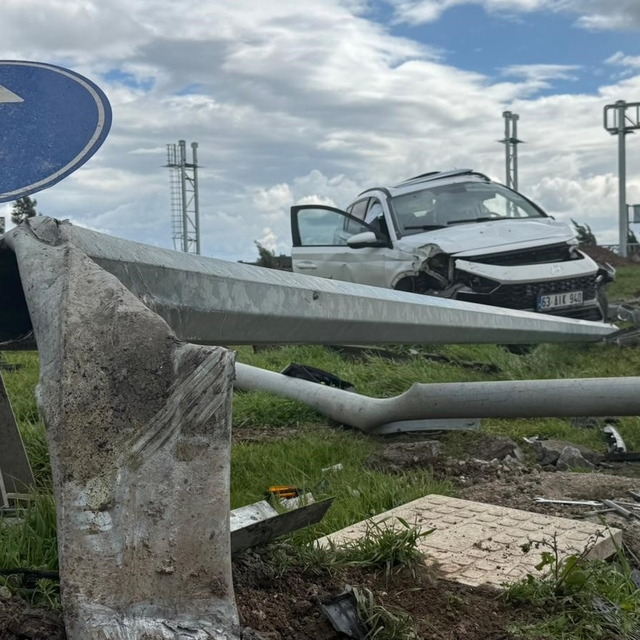 Diyarbakır'da okul servisi kaza yaptı: 13'ü öğrenci 15 yaralı