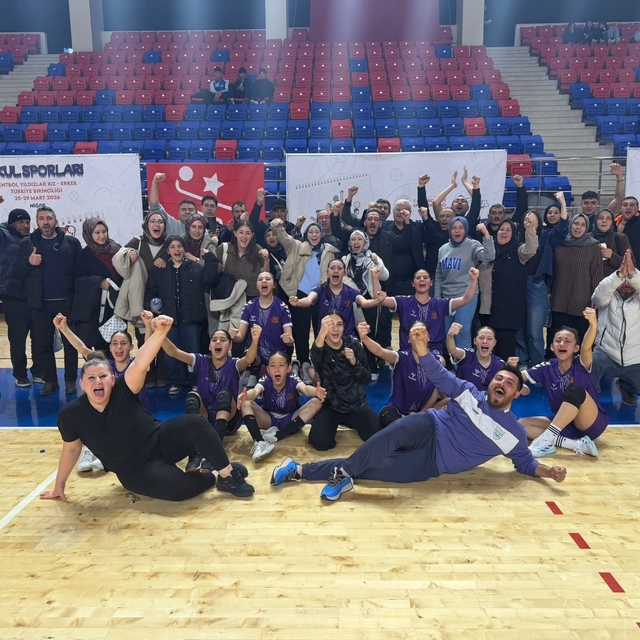 Işıklar Şeker Ortaokulu Hentbol Yıldız Kızlar Türkiye Şampiyonasında şampiy...