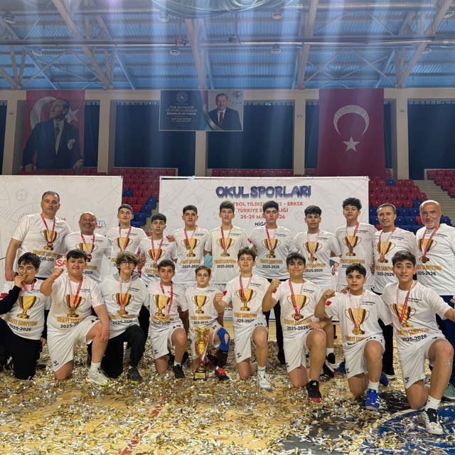 Salihli'nin yıldızları Hentbol'de Türkiye şampiyonu
Salihli'den tarihi başa...