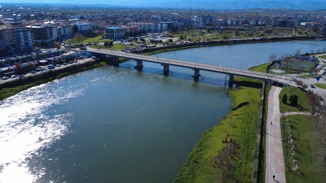 Çarşamba Ali Fuat Başgil Köprüsü trafiğe kapatıldı