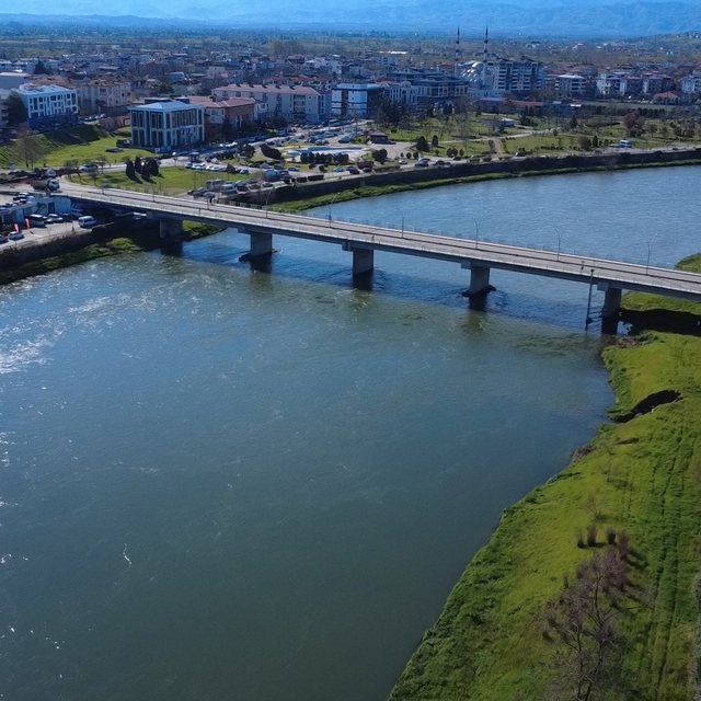 Çarşamba Ali Fuat Başgil Köprüsü trafiğe kapatıldı