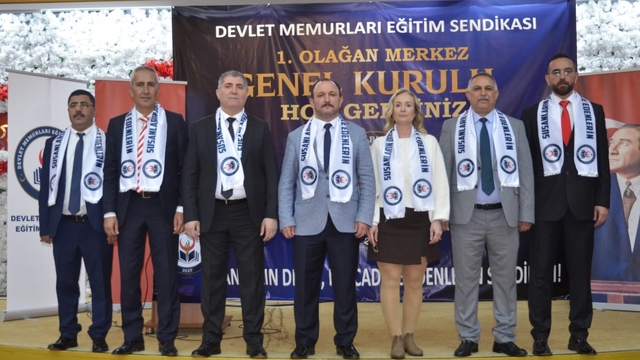 Devlet Memurları Eğitim Sendikası büyüyor
Devlet Memurları Eğitim Sendikası Genel Başkanı Metin Öksüz:
"Bizler bu yola makam için değil, hak için, adalet için, emek için çıktık"