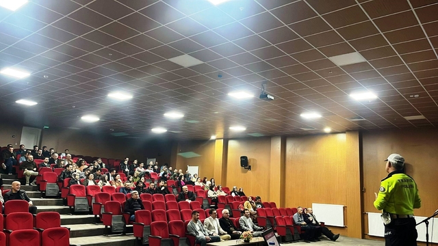 Hisarcık'ta idareci ve öğretmenlere "Genel Trafik Kuralları" eğitimi
