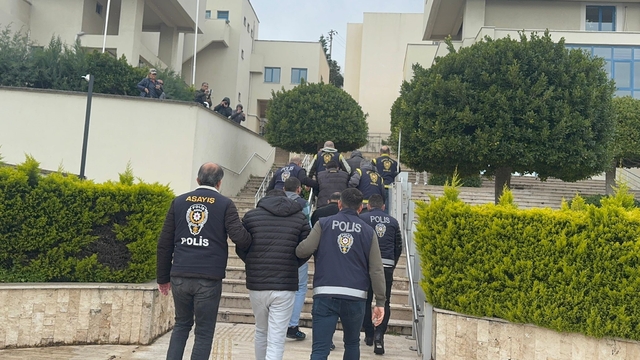 Turistleri hedef alan dolandırıcılık şüphelileri adliyeye sevk edildi