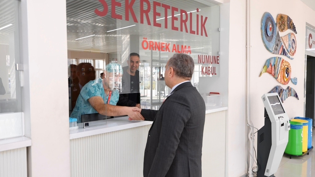 Rektör Altun'dan hastane personeline ziyaret