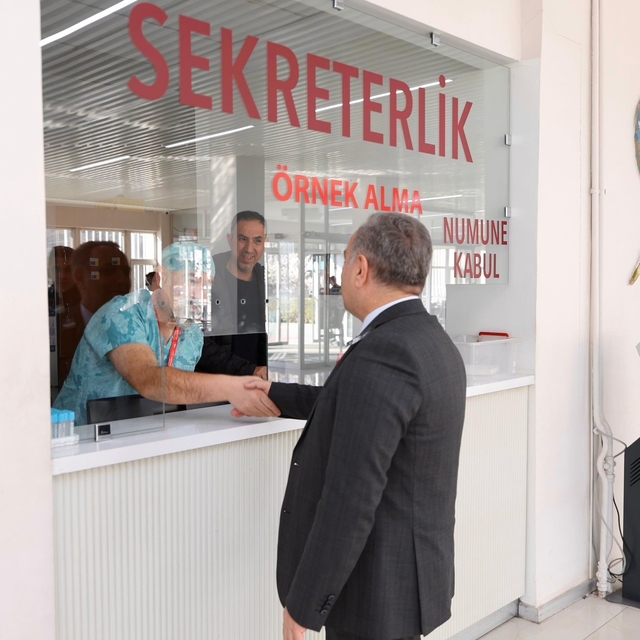 Rektör Altun'dan hastane personeline ziyaret