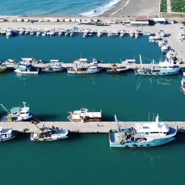 Fırtınalı Akdeniz, balıkçıları barınağa hapsetti
Türkiye'nin önemli liman k...