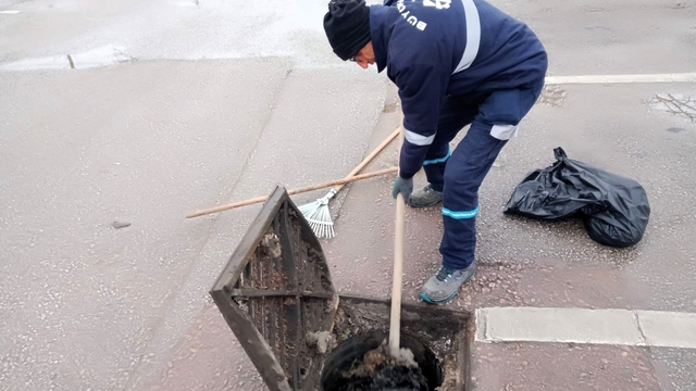 Kocaeli'de su baskınlarına karşı mazgal ve menfez temizliği aralıksız sürüyor