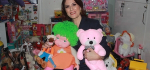 44'üncü yaş gününde hediye yerine oyuncak istedi: Oda dolusu oyuncak ile sevgi evlerindeki çocukları mutlu edecek