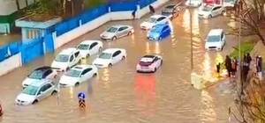 Batman'da sağanak nedeniyle yollar göle döndü