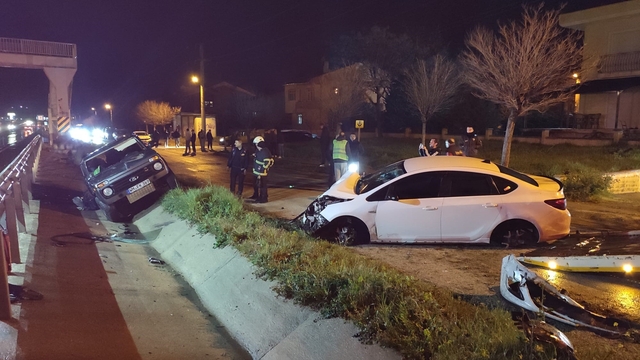 Edirne'de otomobil ile cipin çarpıştığı kazada 3 kişi yaralandı