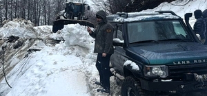 Nisan öncesi Kartepe'de kar sürprizi Mahsur kalanların imdadına ekipler yetişti