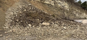 Bursa’da heyelan yolu kapattı: O anlar kamerada