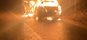 Bursa'da seyir halindeki otomobil alev alev yandı