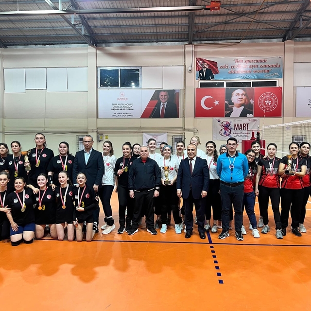 Anamur'da Kadınlar Günü Voleybol Turnuvası tamamlandı