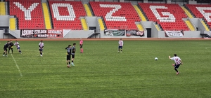 Okul sporları futbol gençler grup yarışmaları 288 sporcunun katılımıyla Yoz...