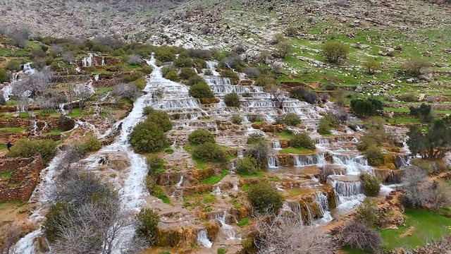 Mardin'de dağlar arasında gizlenmiş Başdeğirmen Şelalesi, görsel şölen sunuyor