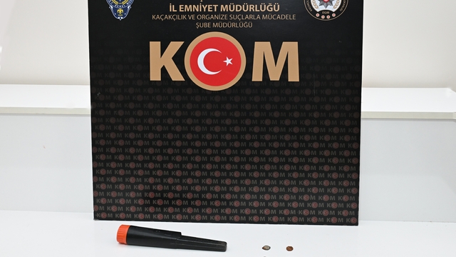 Kırşehir'de durdurulan araçtan sikke ve uyuşturucu çıktı