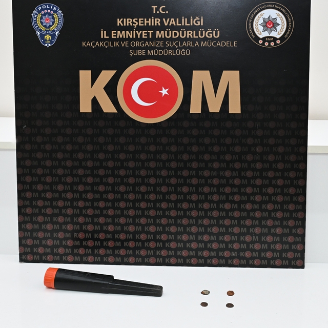 Kırşehir'de durdurulan araçtan sikke ve uyuşturucu çıktı