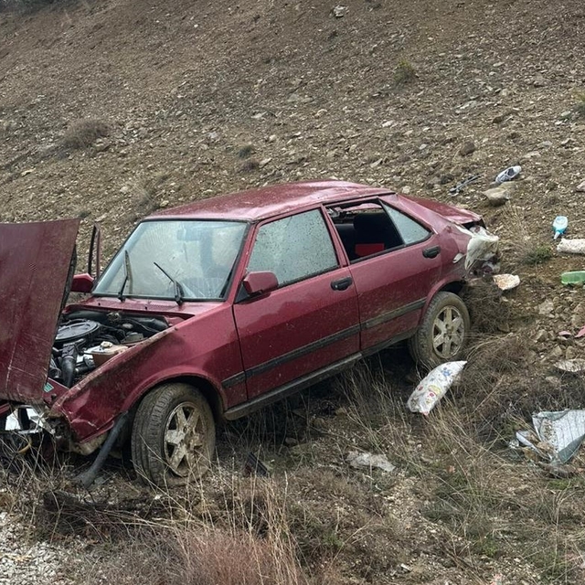 Beyşehir'de devrilen otomobildeki 5 kişi yaralandı