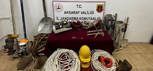 Aksaray'da define avcıları tarihi eserlerle suçüstü yakalandı