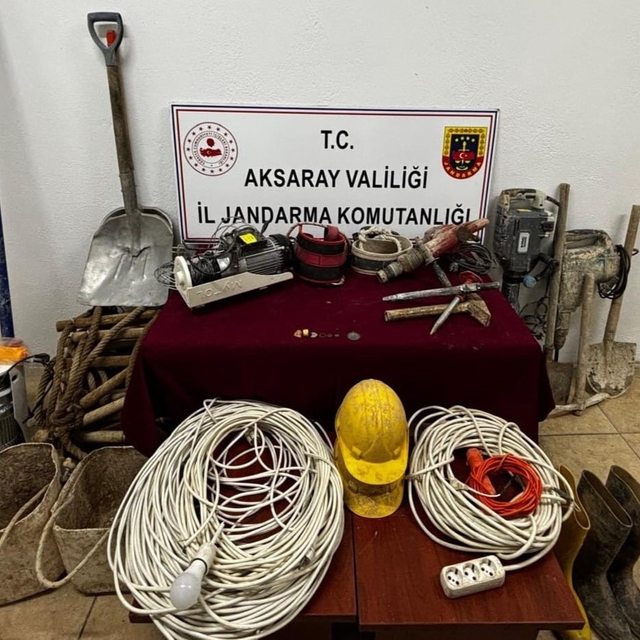 Aksaray'da define avcıları tarihi eserlerle suçüstü yakalandı